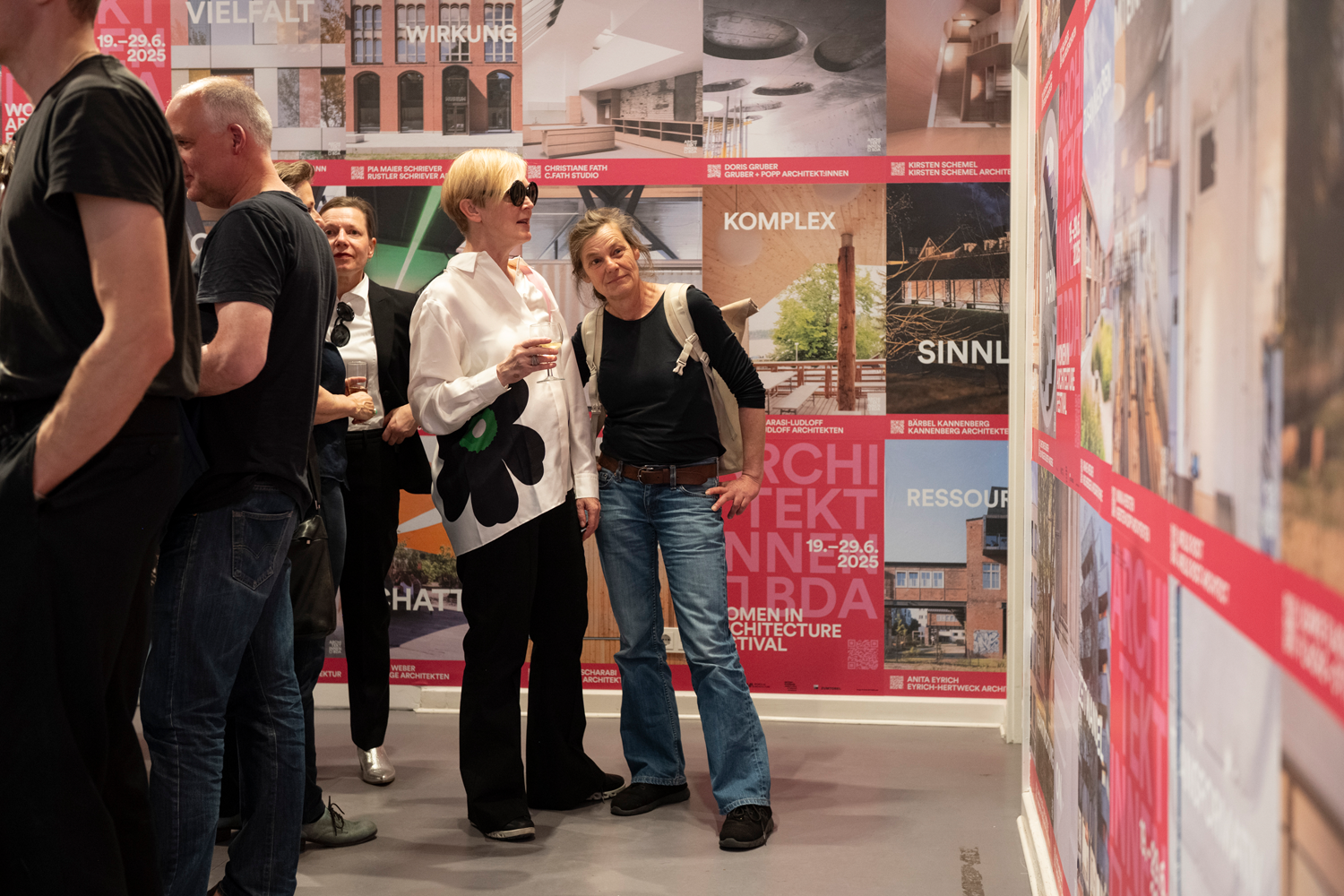 images/aktuelles/WIA%2025_BDA/BDA%20Plakate%20Ausstellungseroffnung_Juni%2025_DSC_6411.webp#joomlaImage://local-images/aktuelles/WIA 25_BDA/BDA Plakate Ausstellungseroffnung_Juni 25_DSC_6411.webp?width=1500&height=1000